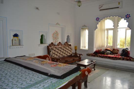 Hotel Aravali View Palace Удайпур Екстериор снимка